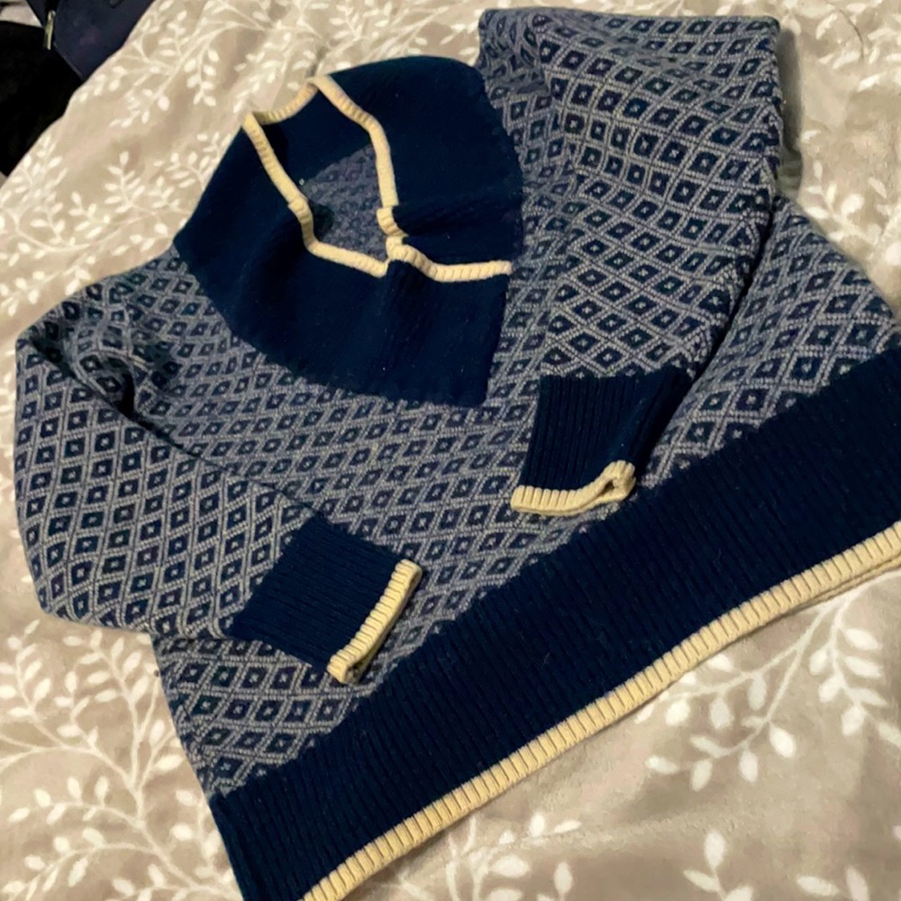Vintage sweater. Navy blue and beige. 100% Merino Wool. Argentinian Industry.